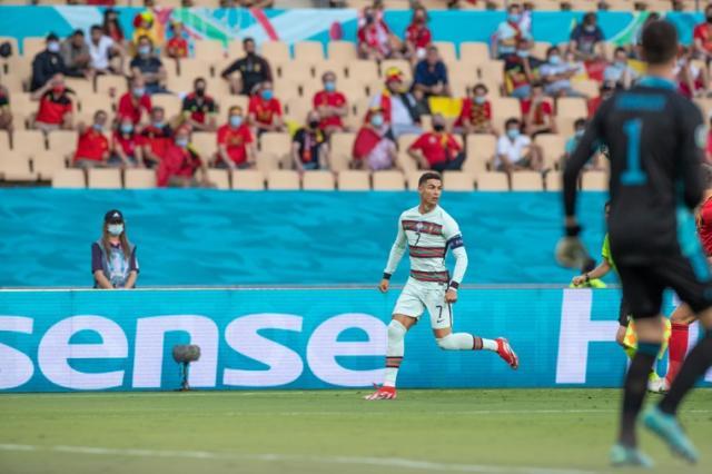 leyucom官网登录入口-比葡闷战C罗陷入孤寂 裁判表现灾难级