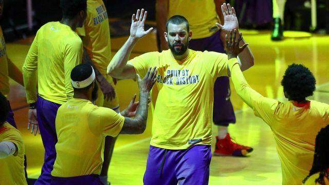 乐鱼网页版登录入口官网-36岁的小加遭遇中年危机，年轻人抢走他的工作岗位