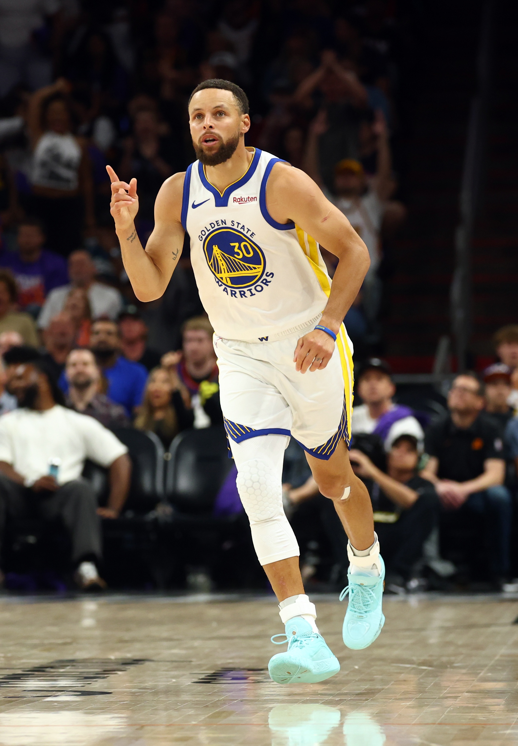 乐鱼网页版登录入口官网-懒熊:库里球鞋谈判基础保证金3000万美金 中国品牌曾几乎敲定签约