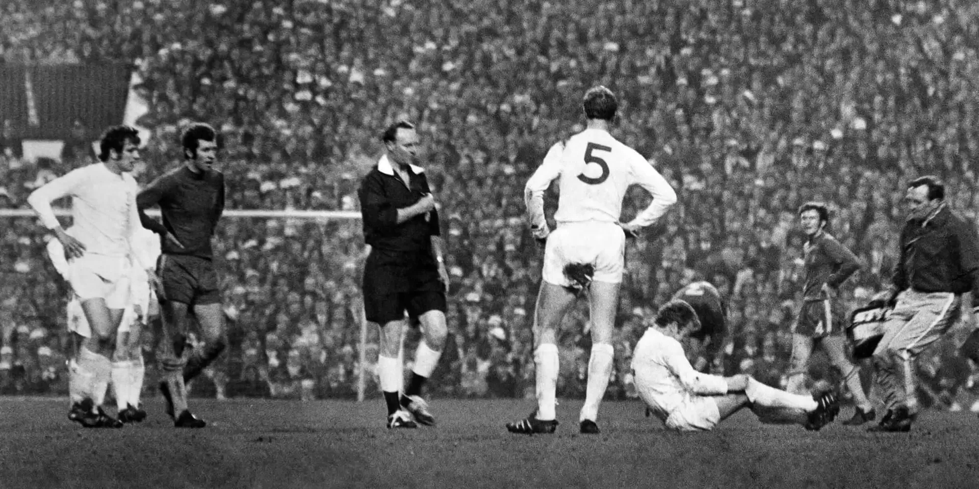 乐鱼网页版登录入口官网-切尔西vs利兹联1970年足总杯决赛：双方各种暴力恶犯仅1黄牌